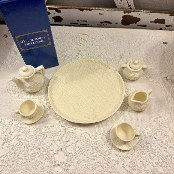 Vintage Lincolnshire Collection Ivory Porcelain Mini Tea Set with box- Mint - Picture 4 of 4